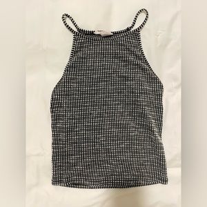 Tank top. Scoop neck.